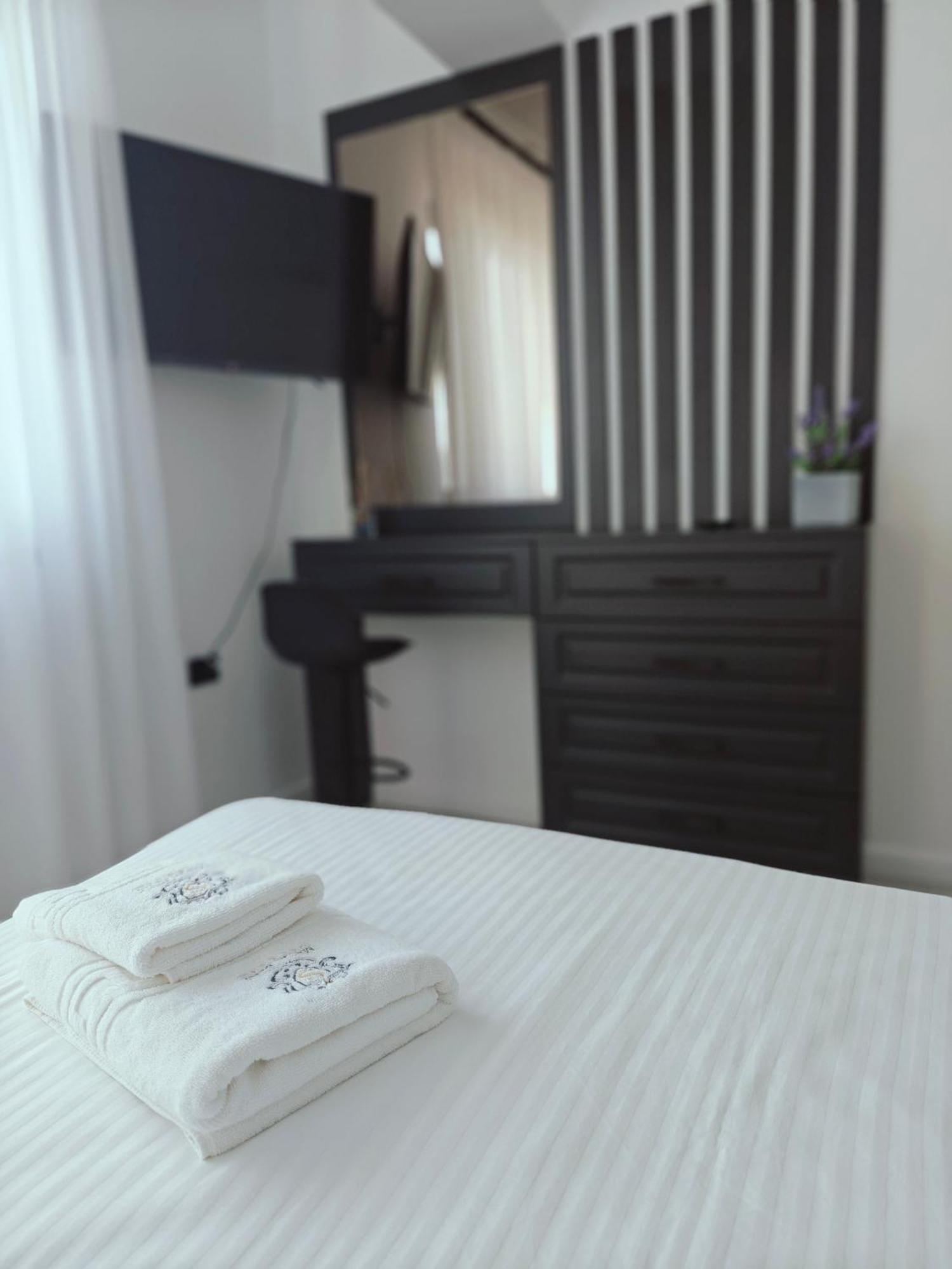 Mamaia Nord Vip Aparthotel Năvodari Extérieur photo